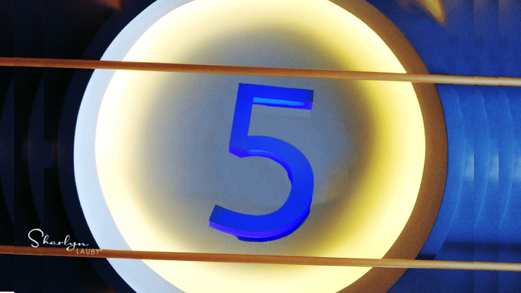 5 Qualities Found In Excellent Mentors - Hr Bartender 1 A drawing depicting the number five representing the top 5 traits of a mentor